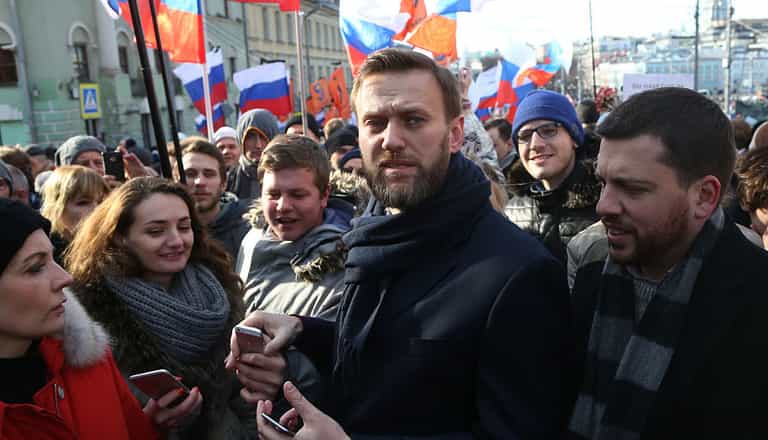 Russian opposition leader Alexei Navalny out of induced coma and is responsive, doctors say Russian opposition leader Alexei Navalny out of induced coma and is responsive, doctors say
