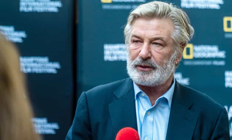 Alec Baldwin fatally shoots woman with prop gun on movie set Alec Baldwin fatally shoots woman with prop gun on movie set