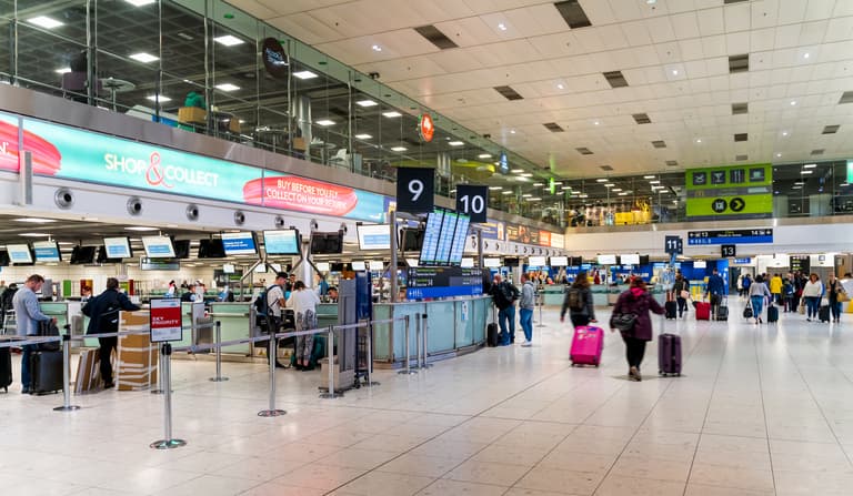 Dublin Airport warn that passengers queuing outside may miss their flight Dublin Airport warn that passengers queuing outside may miss their flight