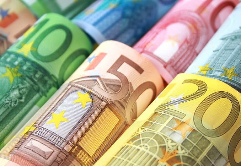 Average weekly earnings rise to record levels in Ireland Average weekly earnings rise to record levels in Ireland