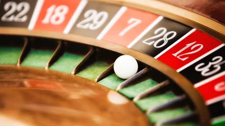 Man sold all his possessions and bet entire life savings on one single roulette spin Man sold all his possessions and bet entire life savings on one single roulette spin