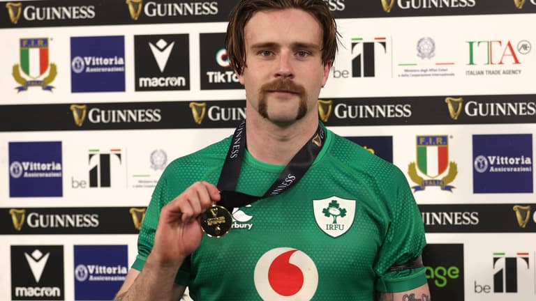Mack Hansen roasts Johnny Sexton with jersey at Ireland v Italy Mack Hansen roasts Johnny Sexton with jersey at Ireland v Italy