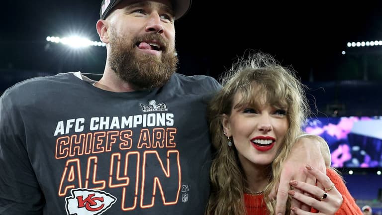 Taylor Swift donates $100,000 to family of mum killed during Super Bowl parade shooting Taylor Swift donates $100,000 to family of mum killed during Super Bowl parade shooting