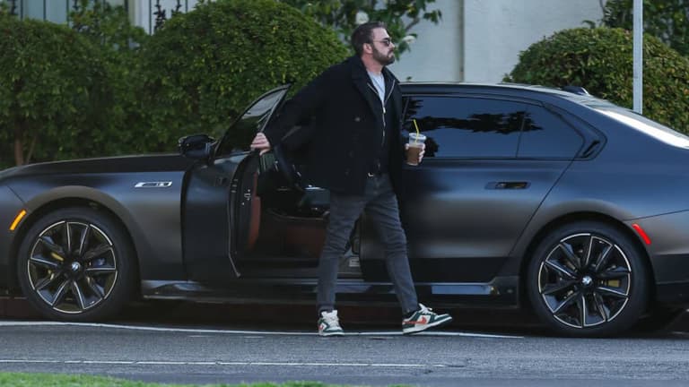 Ben Affleck pictured in Nikes commemorating 1916 Easter Rising Ben Affleck pictured in Nikes commemorating 1916 Easter Rising