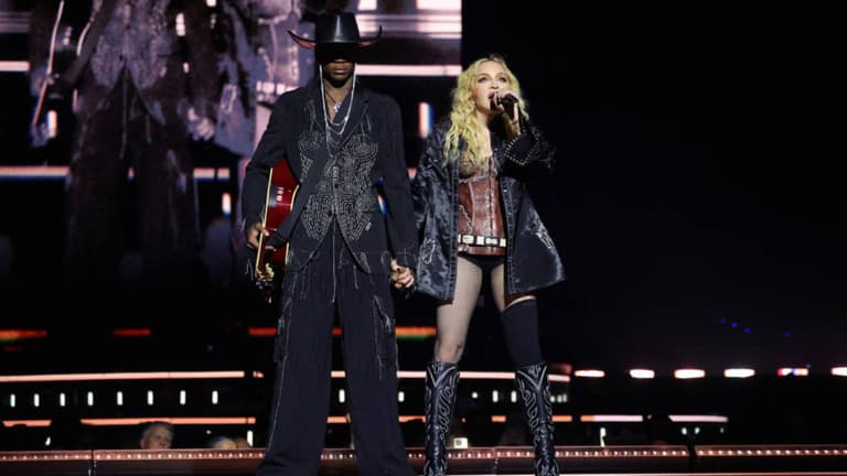 Madonna blasts fan for sitting down during concert then realises they’re in a wheelchair Madonna blasts fan for sitting down during concert then realises they’re in a wheelchair