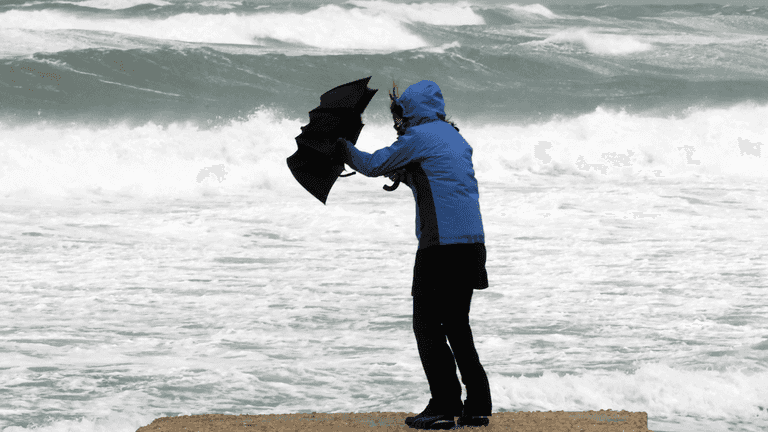 Yellow weather warning issued for two Irish counties with flooding risk Yellow weather warning issued for two Irish counties with flooding risk