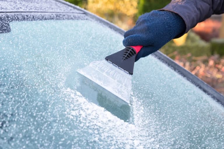 Car button defrosts car windscreen in seconds – but many drivers had no idea about it Car button defrosts car windscreen in seconds – but many drivers had no idea about it