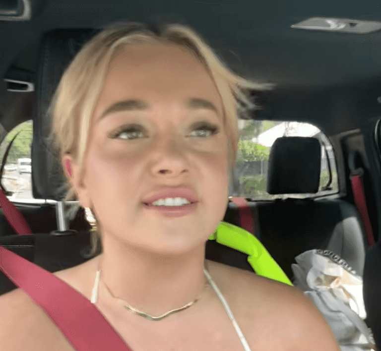 Woman says she should have the right to work topless like male co-workers Woman says she should have the right to work topless like male co-workers