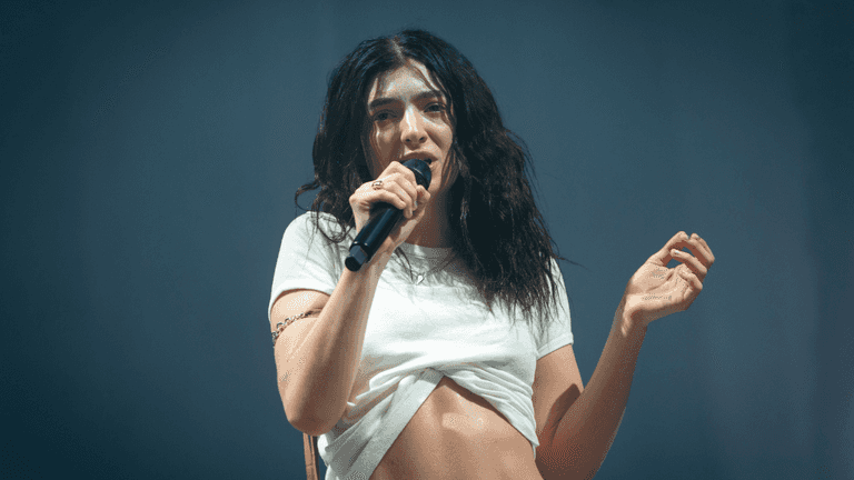 Lorde fans left stunned as singer includes X-rated picture in new album vinyl Lorde fans left stunned as singer includes X-rated picture in new album vinyl