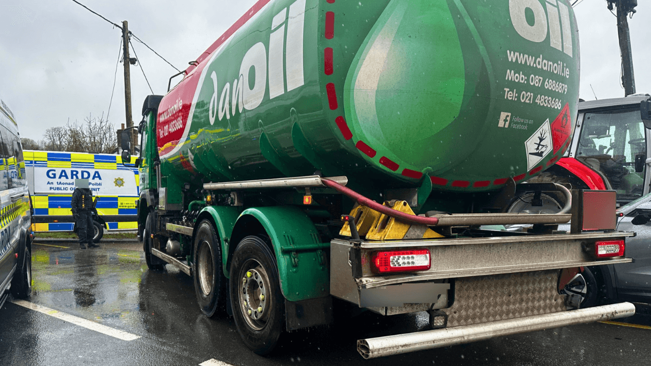 ‘Up to 500 forecourts’ could be out of fuel by tonight as protests set to continue