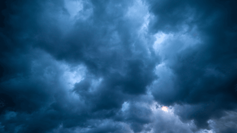Met Eireann warns of potential ‘lightning damage’ as thunderstorms expected Met Eireann warns of potential ‘lightning damage’ as thunderstorms expected