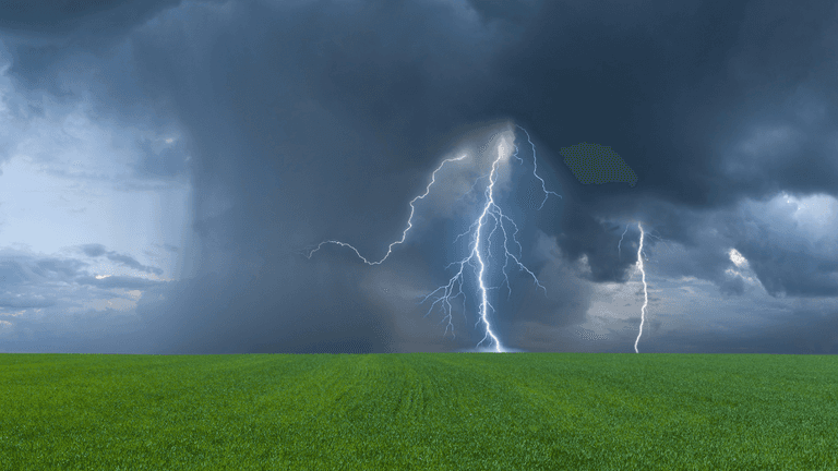 Met Éireann issues thunderstorm warning for today as ‘power outages’ possible Met Éireann issues thunderstorm warning for today as ‘power outages’ possible