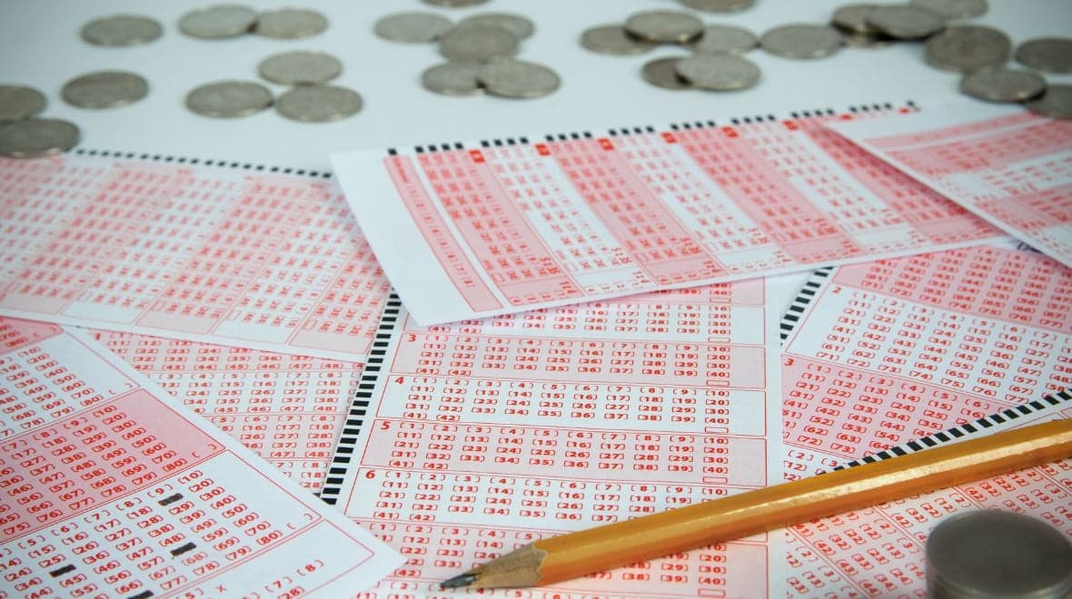 Tonight’s €175m EuroMillions jackpot has players rushing to this €9 ticket deal