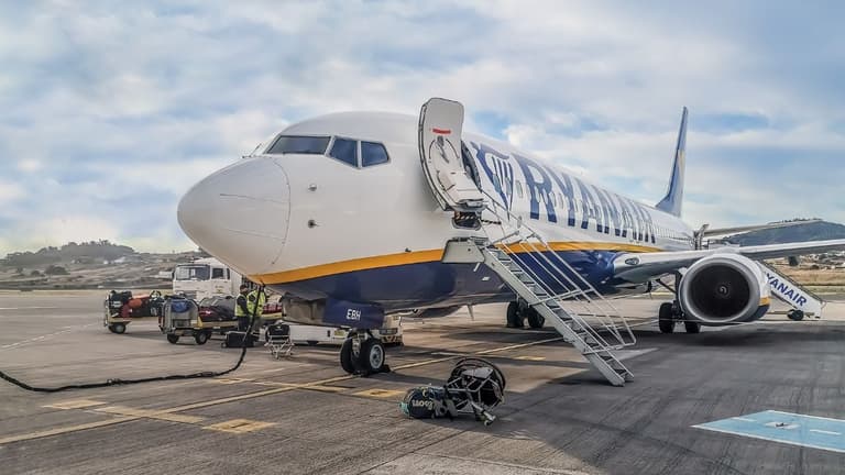Irish airline Ryanair’s profit falls as oil prices rise Irish airline Ryanair’s profit falls as oil prices rise