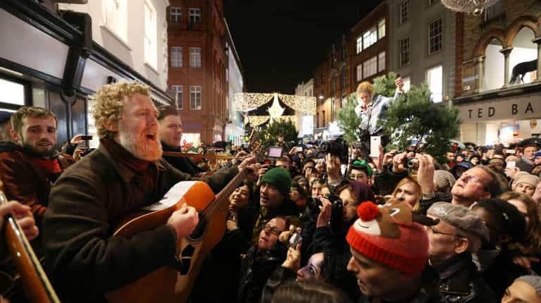 Catherine Connolly, Billie Eilish and Bono among those leading tributes to Glen Hansard Catherine Connolly, Billie Eilish and Bono among those leading tributes to Glen Hansard