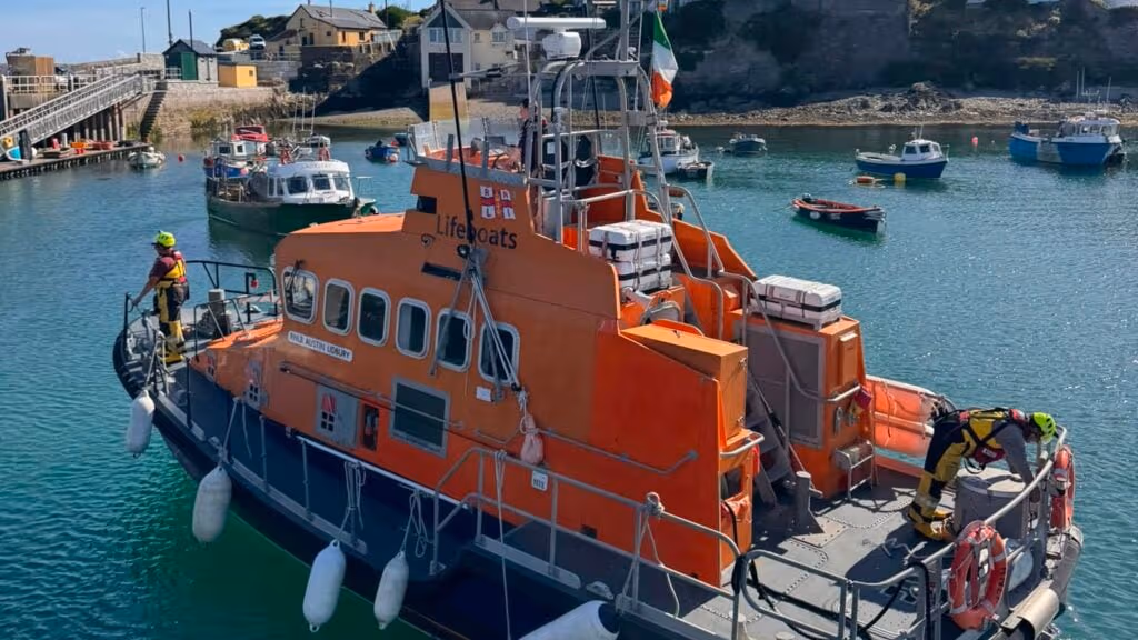 Ballycotton RNLI rescues four from sinking fishing boat off Cork