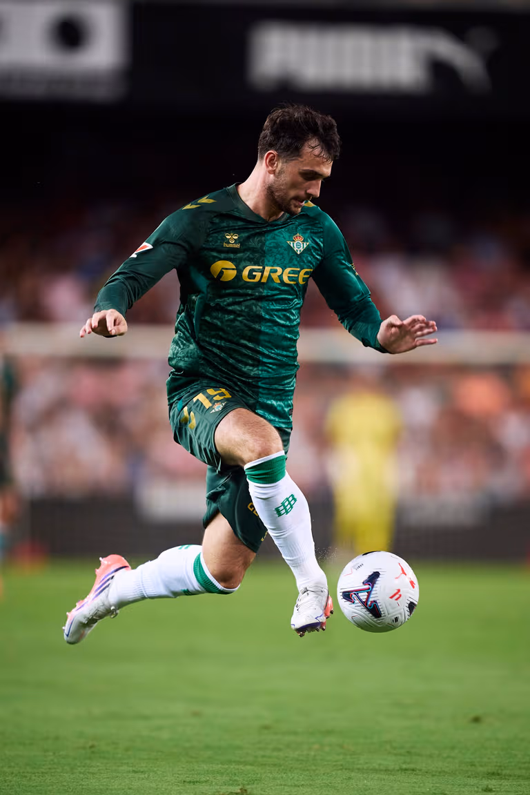 Troy Parrott wins over Real Betis fans on his La Liga debut Troy Parrott wins over Real Betis fans on his La Liga debut