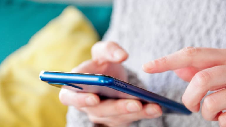 New hub launched to help people in Ireland spot scam ads and texts New hub launched to help people in Ireland spot scam ads and texts