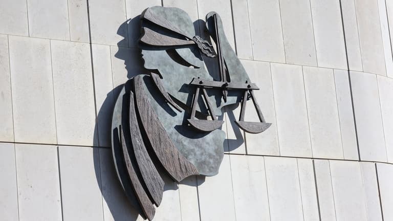Two teenagers arrested driving wrong way on the motorway Two teenagers arrested driving wrong way on the motorway