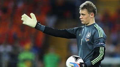 Vine: Manuel Neuer takes the p*ss out of opponents with cheeky backheel flick