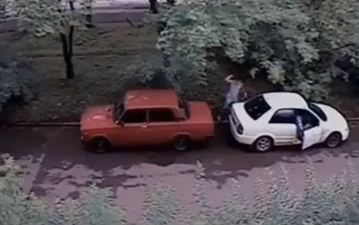 Video: Baseball bat wielding car owner catches thieves siphoning petrol