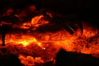 Pics: Irish lads in Australia learn the hard and terribly painful way about the dangers of firewalking