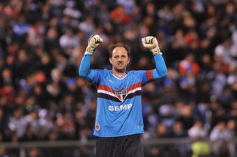 Video: Sao Paolo’s Rogerio Ceni produced an unbelievable display of goalkeeping last night
