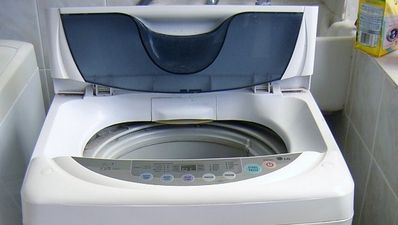 Aussie man gets stuck in a washing machine while playing hide-and-seek. Naked