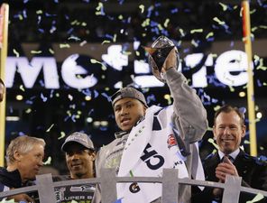 Video: Conspiracy theorist crashes Super Bowl post-game press conference