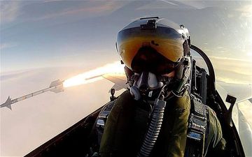 Video: Here’s the footage from that epic Danish fighter pilot selfie