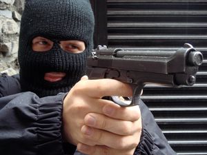 VIDEO: Real-life hero saves a woman at gunpoint without realising it’s all just part of a movie