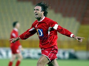 Video: Gabriel Batistuta scored a very Gabriel Batistuta goal in a charity match last night