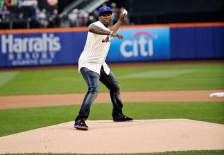 Video: 50 Cent threw out the first pitch at a New York Mets game last night and it was absolutely terrible
