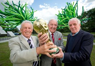 Irishman pays tribute to Bill O’Herlihy from the Christ the Redeemer statue