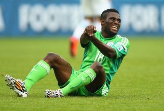 Vine: Nigeria’s Babatunde breaks his arm against Argentina [Graphic Content]