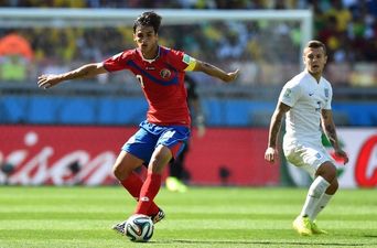Vine: Bryan Ruiz leaves Jack Wilshere looking foolish with a Zidane-esque piece of skill