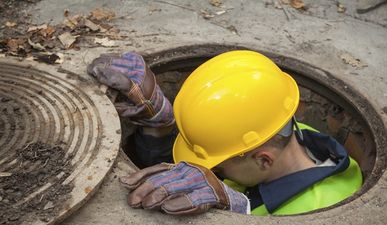 Pics: Bizarre scenes on Baggot Street, Dublin as manhole appears to explode