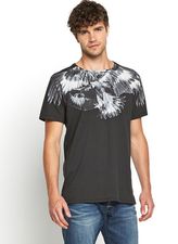 Trending Styles: Look and feel cool with great t-shirts this summer