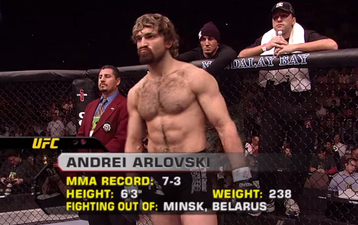 Video: UFC fighter puts on a great open workout, containing dancing and a man punching him in the stomach