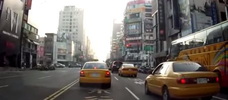 Video: Bizarre and frightening traffic accident caught on dashcam in China