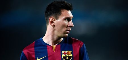 Vine: Messi gets a water bottle thrown at him and Neymar throws the worlds worst headbutt