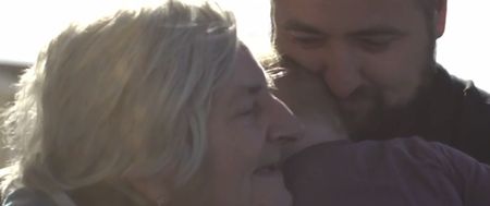 Video: Even people made of stone will love seeing this Irishman return home to see his mam