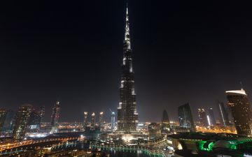 WATCH: The world’s tallest building has lit up in the Belgian colours to pay tribute to the Brussels victims