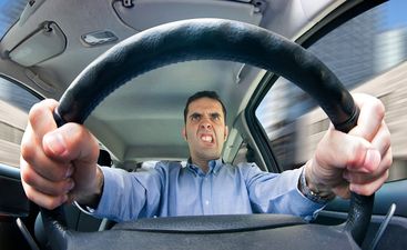 ‘Tailgating’ revealed as most annoying driving habit amongst Irish motorists