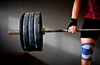 Majority of weightlifters do this one thing to activate their “strong neck muscles”