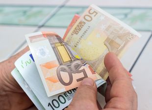 Just four days left for VHI customers to claim “once-off” free cash offer of “at least” €100