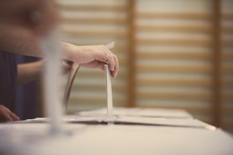 New referendum poll slight decrease in support for Yes vote with one week to go
