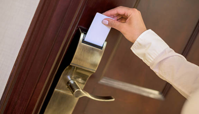 This ridiculously simple hotel room hack has just shook everyone on Twitter