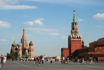 Taxi driver crashes into group of World Cup fans in Russia