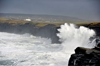 Met Éireann upgrade weather warning due to “possibly violent storm 11 winds” off Irish coasts